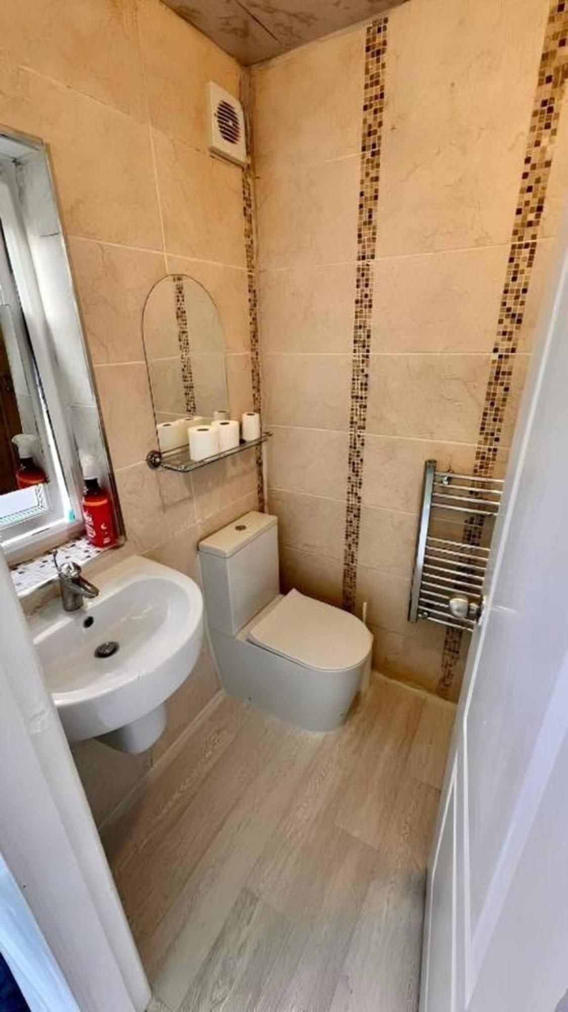 Private Single Room With Ensuite In Chorlton Manchester Extérieur photo